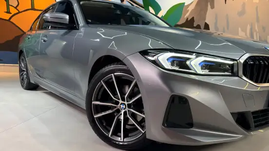 BMW-320i-2023