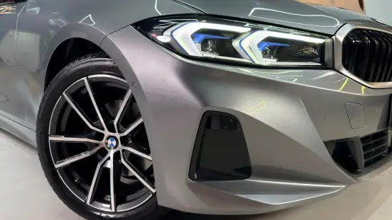 BMW-320i-2023