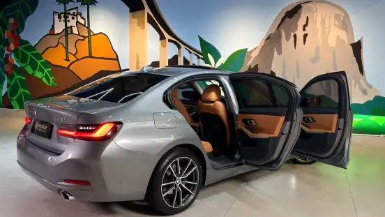 BMW-320i-2023
