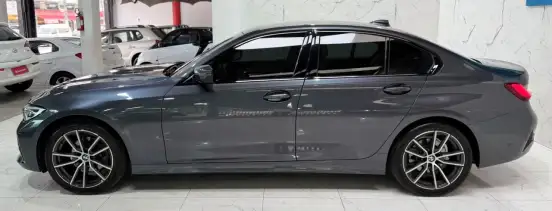 BMW-320i-2019
