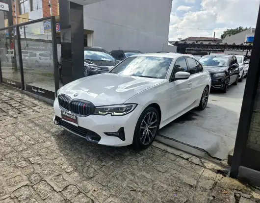 BMW-320i-2019