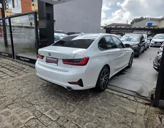 BMW-320i-2019