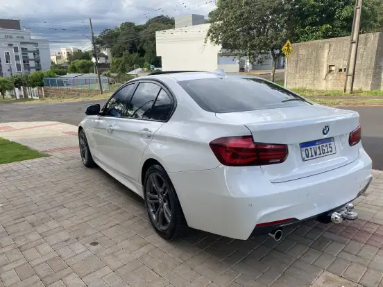 BMW-320i-2018