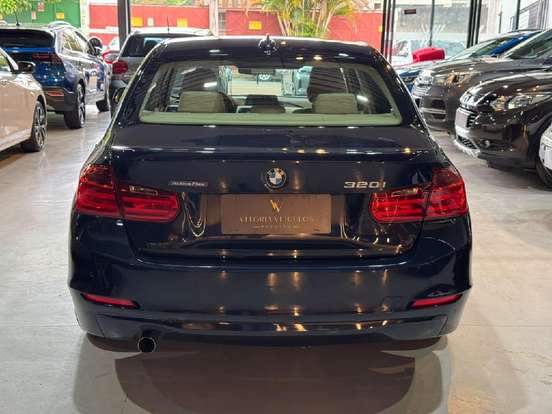 BMW-320i-2013