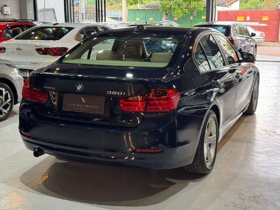 BMW-320i-2013