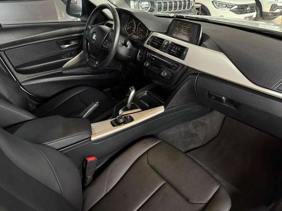 BMW-320i-2013