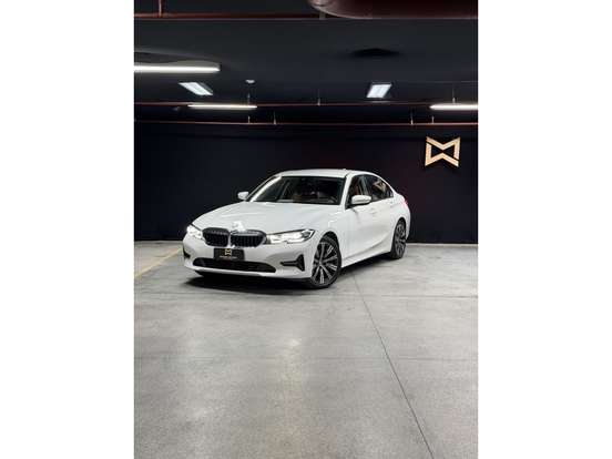 BMW-320i-2022