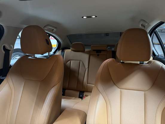 BMW-320i-2022