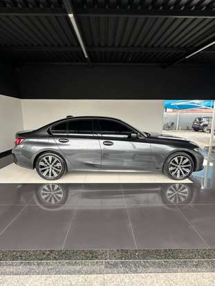 BMW-320i-2021