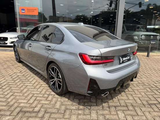 BMW-320i-2023