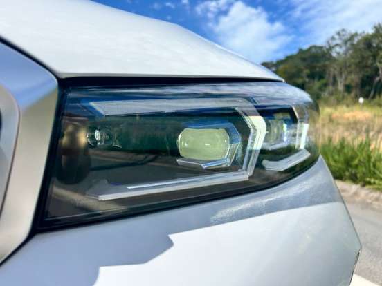 BMW-320i-2024