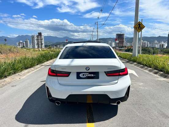 BMW-320i-2024