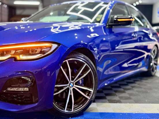 BMW-320i-2022