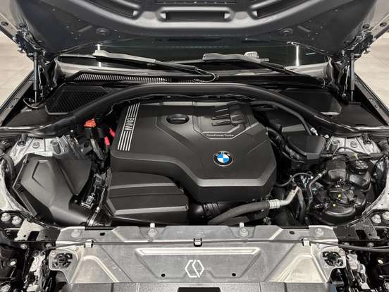 BMW-320i-2023