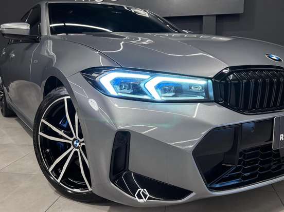 BMW-320i-2023