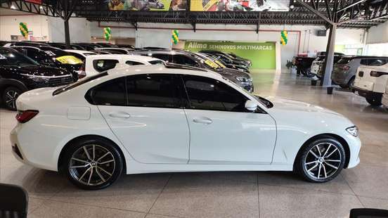 BMW-320i-2021