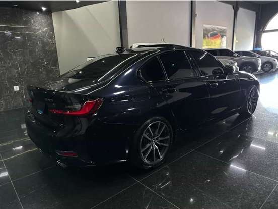 BMW-320i-2022
