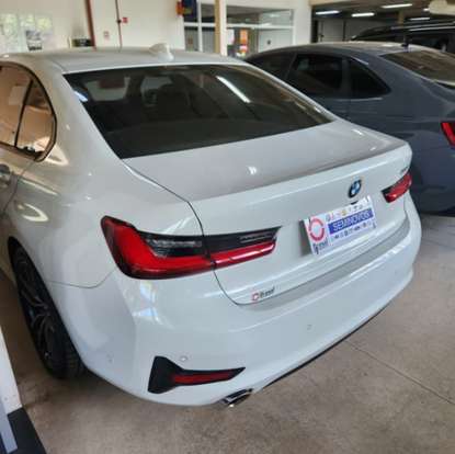 BMW-320i-2020