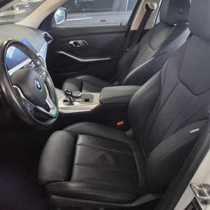 BMW-320i-2020