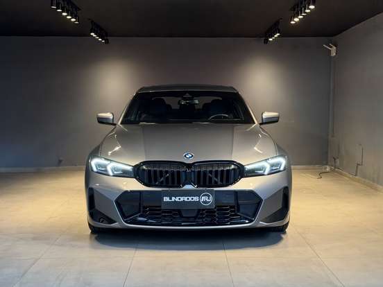 BMW-330e-2023