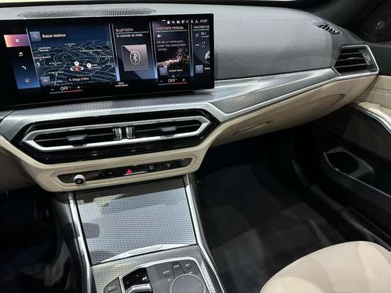 BMW-330e-2022