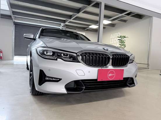 BMW-330i-2019