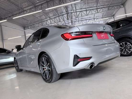 BMW-330i-2019