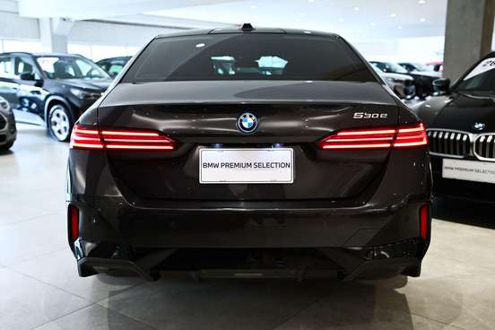 BMW-530e-2025
