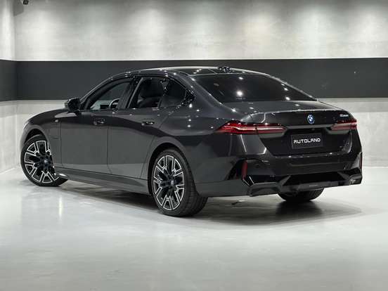 BMW-530e-2024