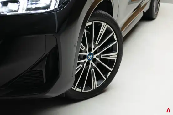BMW-iX1-2023