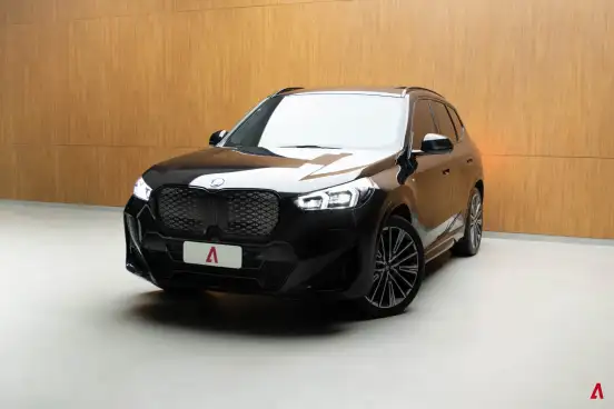 BMW-iX1-2023