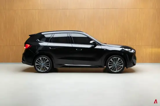 BMW-iX1-2023
