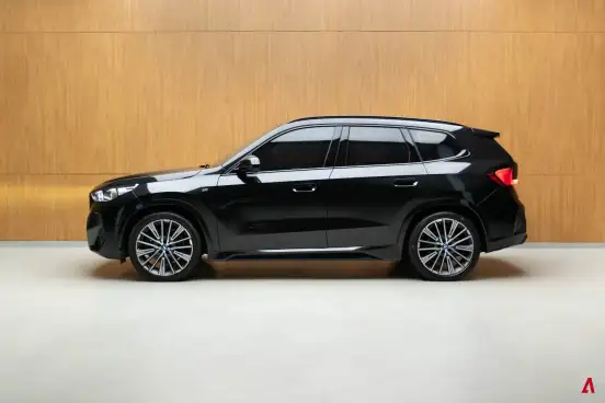 BMW-iX1-2023