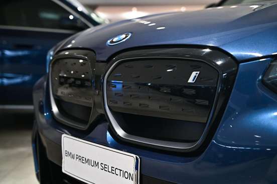 BMW-iX3-2023