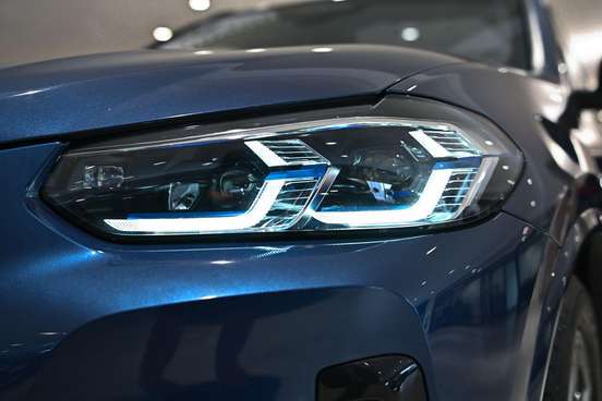 BMW-iX3-2023