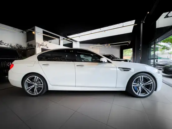 BMW-M5-4.4 V8 32V GASOLINA 4P AUTOMÁTICO BMW-M5-2012