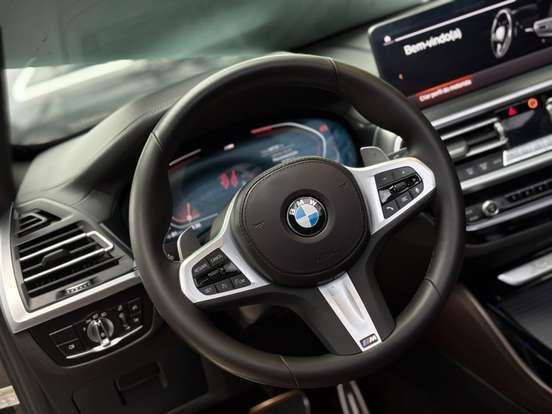 BMW-X4-2022
