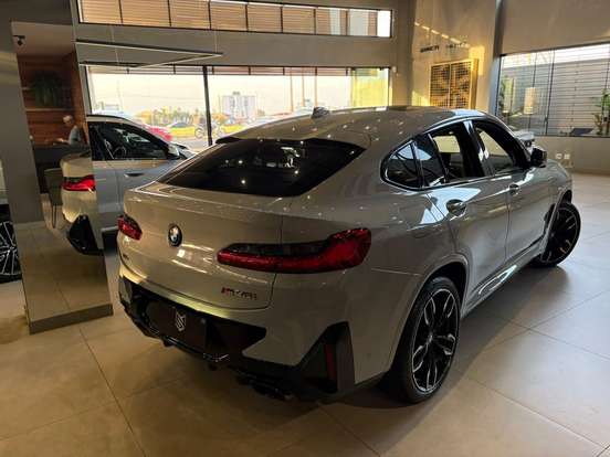 BMW-X4-2024