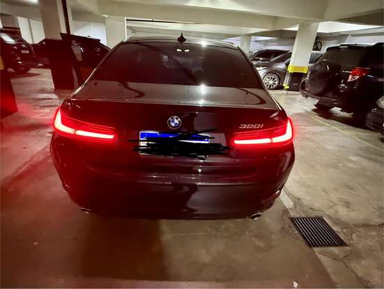 BMW-320i-2022