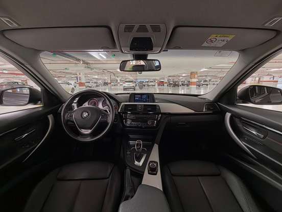 BMW-320i-2018