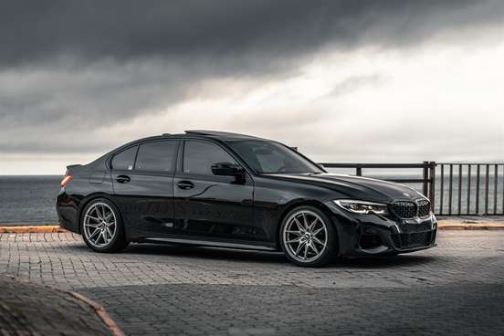 BMW-320i-2019