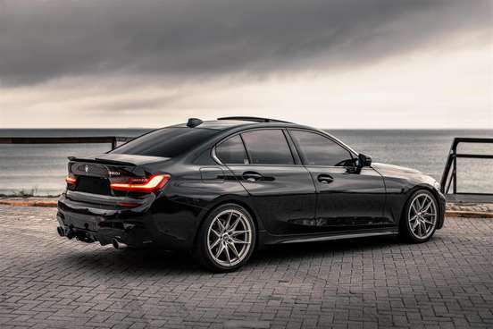 BMW-320i-2019
