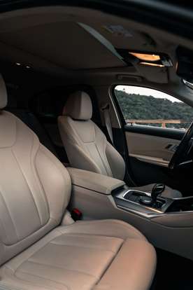 BMW-320i-2019