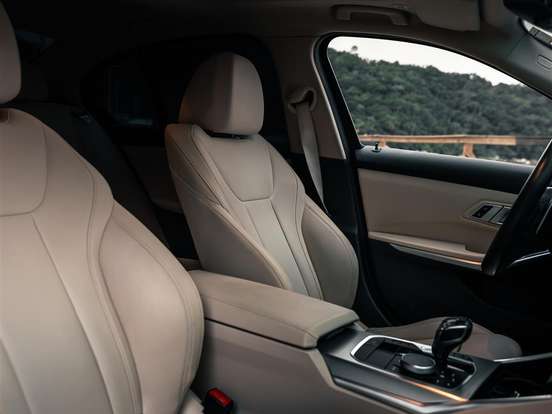 BMW-320i-2.0 16V TURBO GASOLINA SPORT GP AUTOMÁTICO BMW-320i-2019