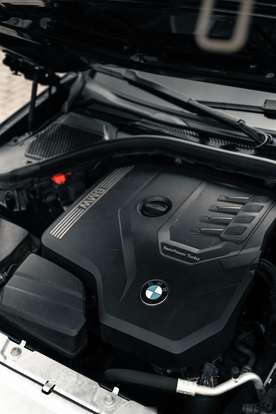BMW-320i-2019