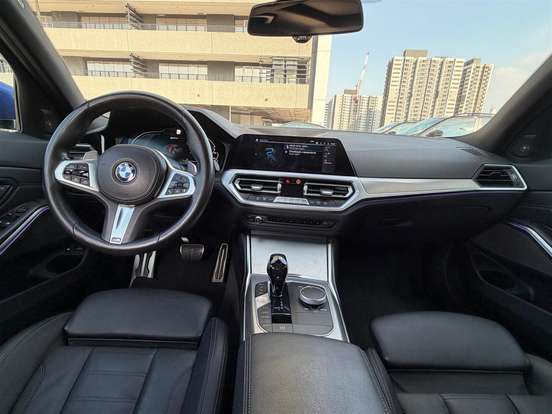 BMW-330e-2020