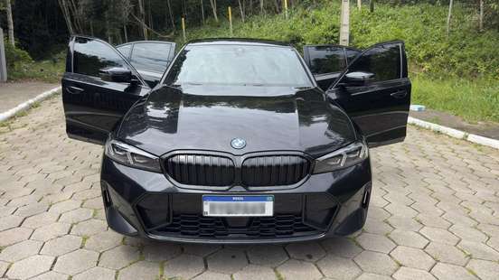 BMW-330e-2023