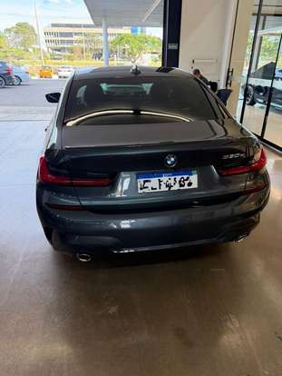 BMW-330e-2021