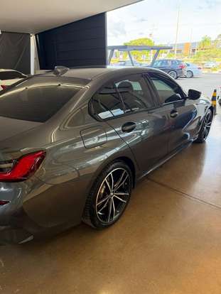 BMW-330e-2021