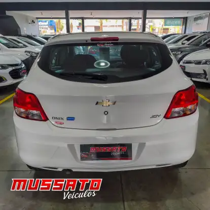 CHEVROLET-ONIX-2018